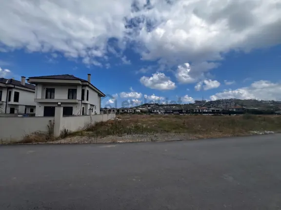 Remax Anka'dan Çavuş Mahallesi'nde 579 M2 Villa İmarlı Arsa 2