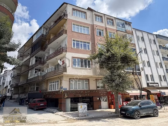 Cumhuriyet Caddesinde Satılık 2+1 Daire 1