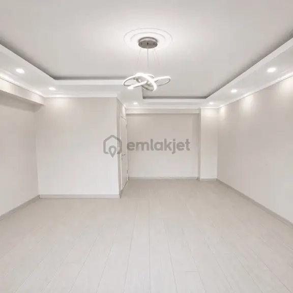 Konak Yapıdan Satılık 2+1 Düz Giriş Emsali Bahçe Katı 2