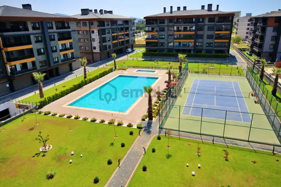 Uytundan Ören'de Havuzlu Ve Tenis Kortlu Sitede 1+1 Akıllı Daire 2