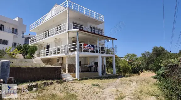 Mordoğan Merkezde Deniz Manzarlı 4+1 Eşyalı Triplx Kiralık Villa 1