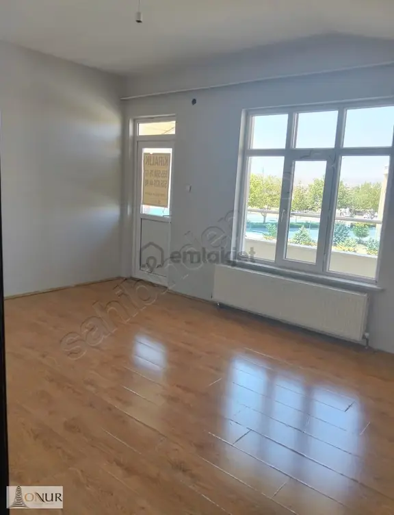 Onur Emlak Meram Hadimi Mah. 2+0 Çatı Katı Kiralık Daire 1