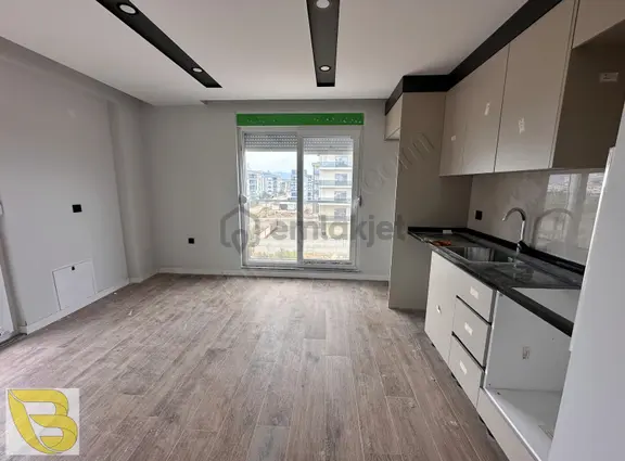 Nuray Ayhan'dan Yeniköy Merkezde 1+1 Kiralık Daire 1