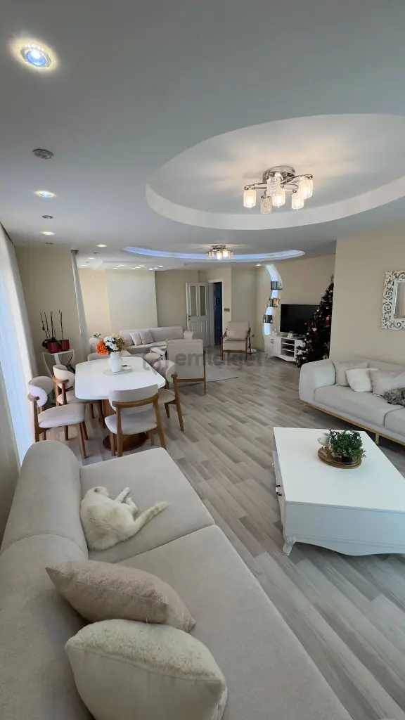 3+1barajyolu 15-14katı Blv Üzeri 11-15yaş Hasarsız 2banyo 210m2 Dgaz Kap.mutfak A.k Otopark Full+ful 2