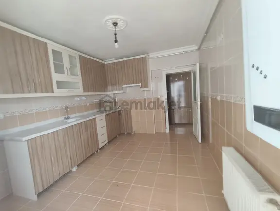 Yılmaz Gayrımenkulden 2.katta 3+1 130 M2 Geniş Daire 1
