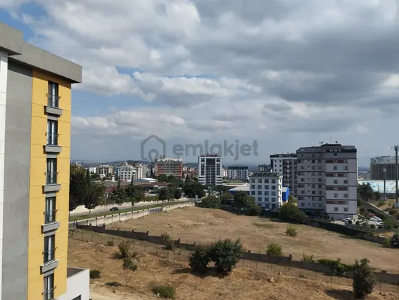 Zeyindalı Sitesinde Ebeveyn Banyolu 2+1 Kiralık Daire 1