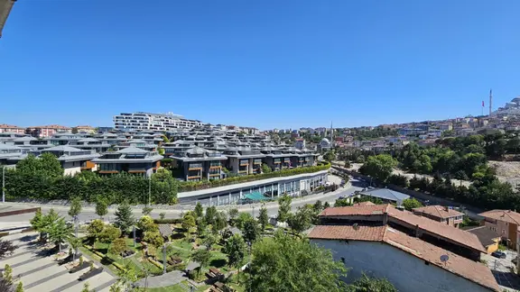 Remax Anı 'dan Çengelköy 'de Geniş 5+2 Satılık Dubleks Daire 2