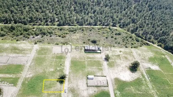 Samurlu' Da Resmi Yolu Ve Suyu Olan Satılık Tarla 2