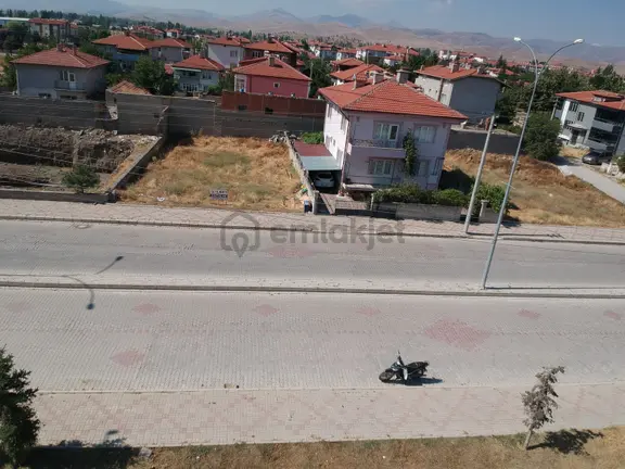 İlbey // Şuhut Merkez Altıgöz Mh.hastane Yolunda Satılık Arsa 2