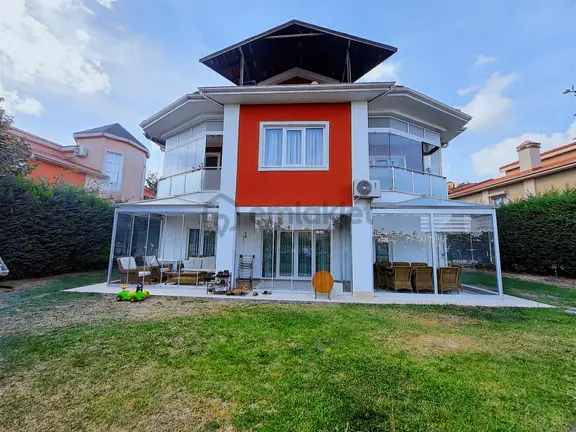Tam Müstakil_ Geniş Bahçeli_ Butik Sitede_ Triplex 6+1 Villa 1