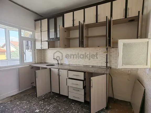 Akçay Emlak'tan Akşehir Seyran Mahallesi Kaymakamlık Civarında Doğalgazlı Kiralık 3+1 Daire 1