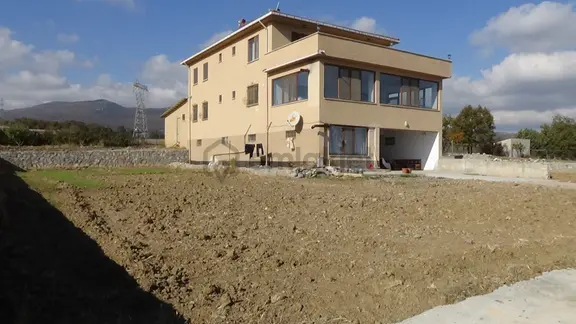 Satılık 24 Dönüm Çiftlik Evi Hayvan Barınak Ve Samanlık 1