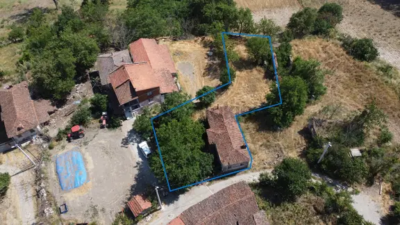Balıkesir Bereketli'de 752m² Arsa İçinde Satılık 2 Katlı Taş Ev 2