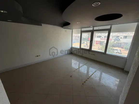 Uncalı'da Köşebaşı 3 Katlı Kiralık Mağaza&dükkan 2