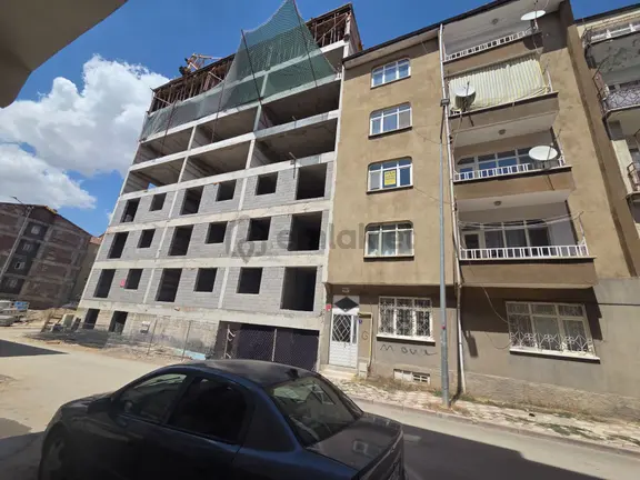 Üniversiteye Yürüme Mesafesinde 3+1 | Ara Kat Tek Daire Üzeri Satılık Daire 1