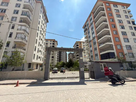 Satılık 3+1 Geniş Arakat 1