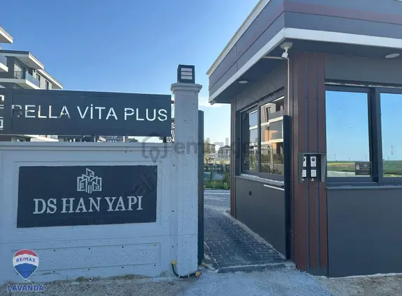 Re/max Lavanda'dan Emlaklar Bölgesinde 1+1 Kiralık Daire 1