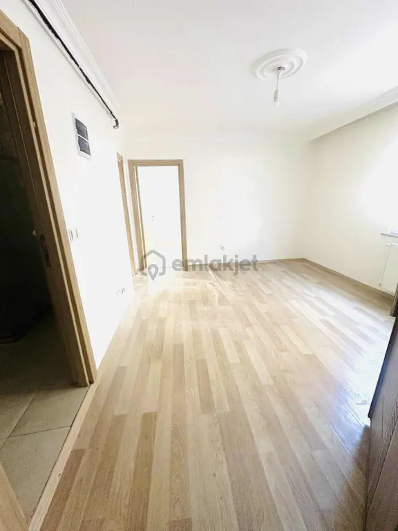 Çekmeköy Cumhuriyet Mah.kiralık 1+1 Ayrı Mutfak Daire 2