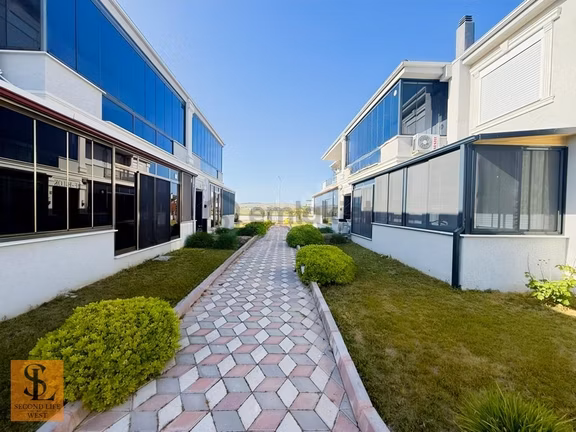 Ayvalık Küçükköy'de Havuzlu Butik Sitede Bahçe Katı 2+1 Daire 1