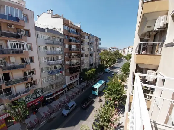8 Eylül Caddesi Üzerinde Satılık Arakat 2+1 Doğal Gazlı Daire 2
