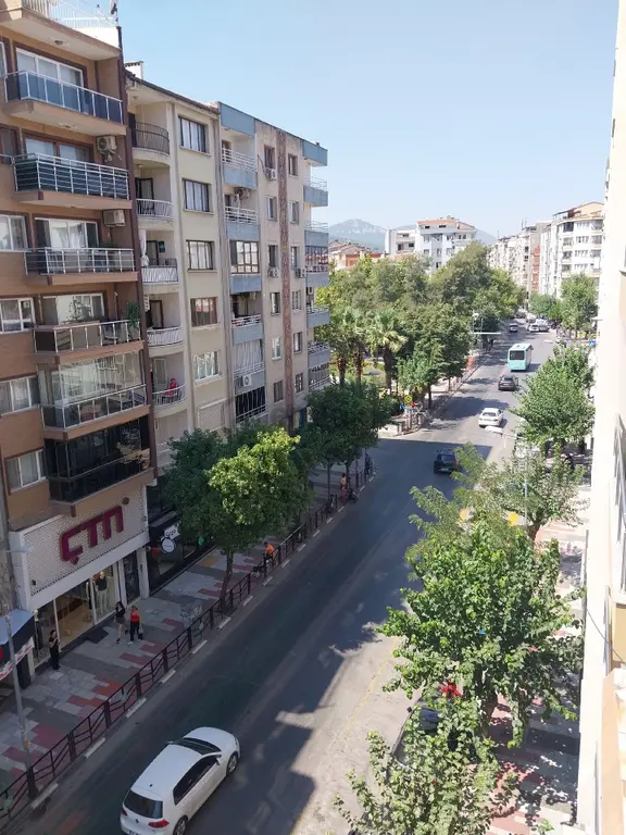 8 Eylül Caddesi Üzerinde Satılık Arakat 2+1 Doğal Gazlı Daire 1
