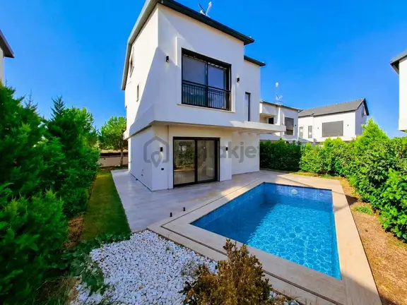 Didim Efelerde Denize 2 Km Mesafede 4+1 Müstakil Havuzlu Villa 1