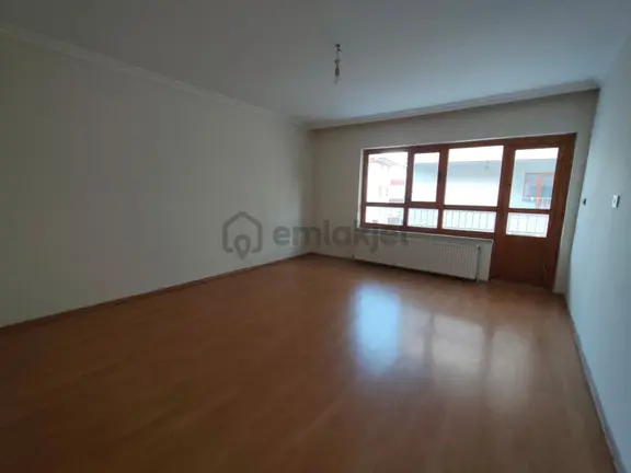 Yılmaz Gayrimenkulden Selçuklu Mah. 3+1 1. Ara Katta Kupon Kiralık Daire 1