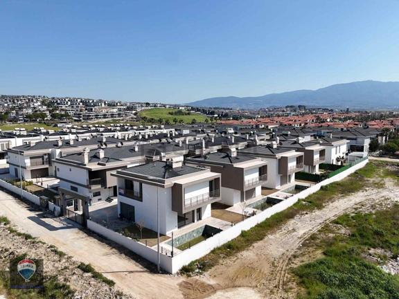 Kuşadası Sierra Villalarında 4+1 Özel Havuzlu Müstakil Villa 2
