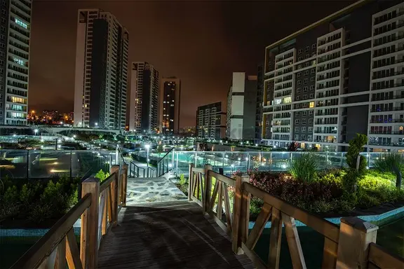 Bahçeşehir Göl Panaroma Da.kat32 Göl Deniz Manzaralı Full Eşyalı 2