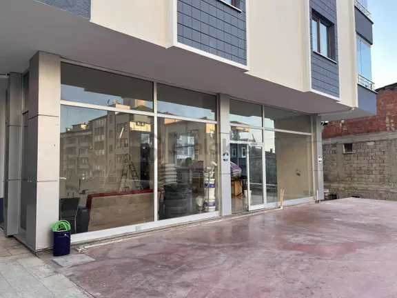 Üniversite Mahallesinde Kiralık Depolu Dükkan 1