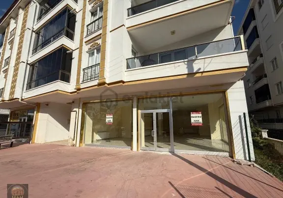 Han Gayrimenkulden Hasasta 150 M² Kiralık Dükkan 2