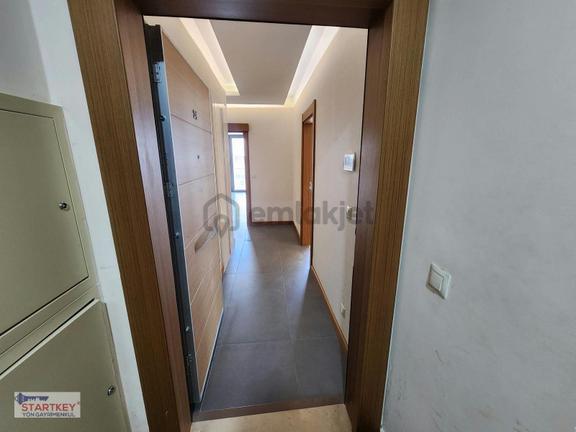 Startkey Yönden Baltoklarda Geniş Şehir Manzaralı Cambalkonlu3+1 2