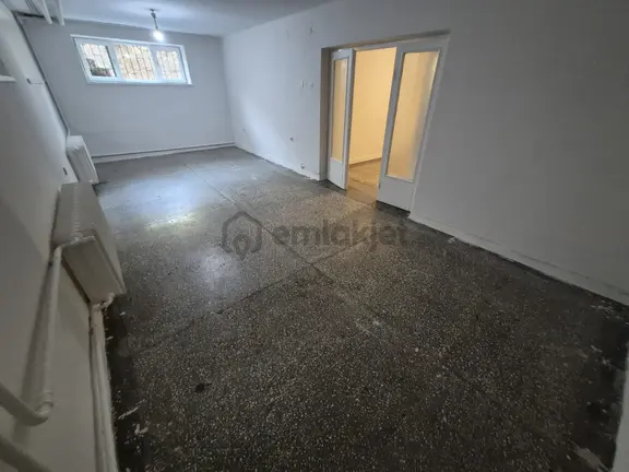 Arel'den Gençlik Cadde Üstü Kot-1'de Geniş M.ısıtma 2+1 Daire 2