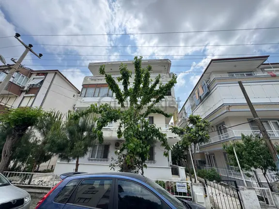Referans'tan Akçay Merkez'de Denize 200 Mt Eşyalı 2+1 Daire 1