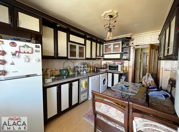 Alaca Emlak'dan Gazi Göbekte Ara Kat 3+1 Ön Cephe Kiralık Daire 2