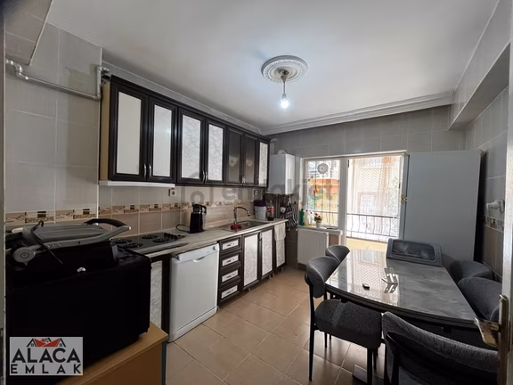 Alaca Emlak'dan Eyüp Cami Dibinde 1.kat Konumunda 3+1 Bahçe Katı 1