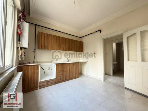 Güvenevler Mah'de Aile Apartmanında 2+0 Kiralık Daire 2
