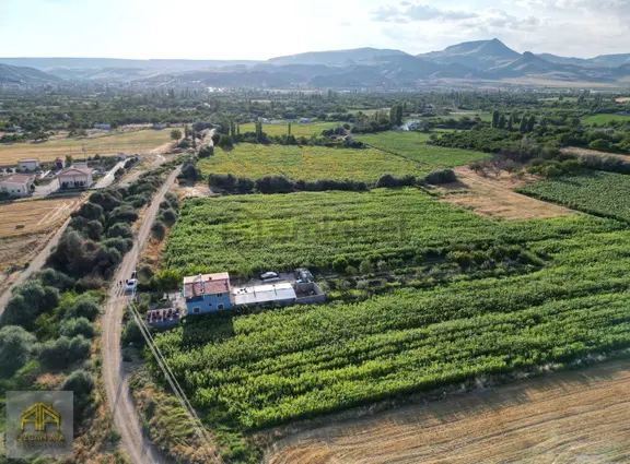 Yeşilhisar Kesik'te Tek Tapulu, Ahırlı Satılık Çiflik Evi 2