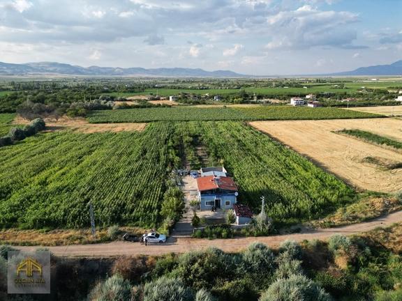 Yeşilhisar Kesik'te Tek Tapulu, Ahırlı Satılık Çiflik Evi 1