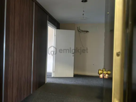 Taksim Meydanında Kiralık Ofis Katı 2