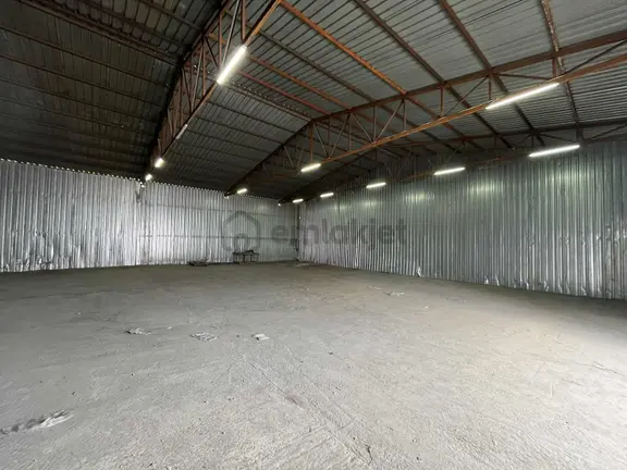 Ferhatpaşa'da 550 M2 Düz Girişli 7/24 Güvenlikli Depo 2