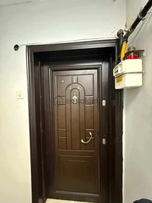 Karşıyaka'da Merkezi Konumda Eşyalı Satılık 2+1 Daire 2