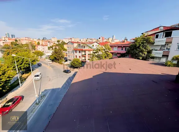 Rd'den Ataşehir Yenisahra'da Cadde Üstünde Geniş Kiralık Depo 2