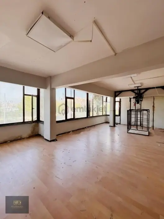 Ataşehir Yenisahra'da Cadde Üstünde Geniş Kiralık Depo & İş Yeri 2