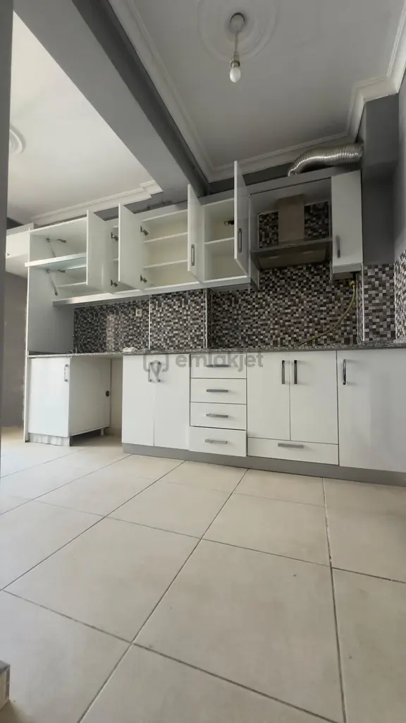 Sütlüce Mahallesinde , Kiralık 2+1 Daire ; Eğitimciler Caddesi Yakını 2