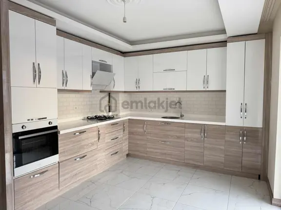 Tanrıverdi'den Kiralık Atatürk Mah Önü Açık 3+1 2