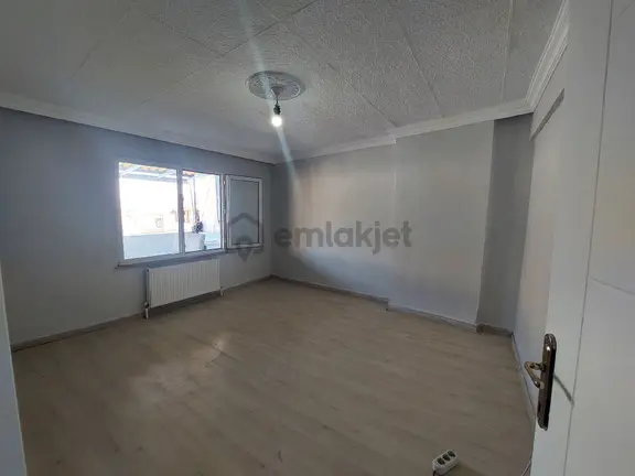 Gaziosmanpaşa Küçükköy Yeni Mah Acil Satılık Çatı Kat Toprak Tapulu Balkonlu 3+1 150 M2 1