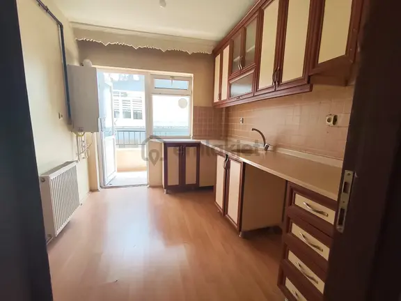 Yılmaz Gayrimenkulden Cadde Üzeri Kiralık 2+1 Yapılı Cadde Üzeri 2