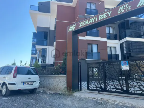 Alaçat'dan Merkezi Konum'da Geniş Kullanışlı Kiralık 2+1 1