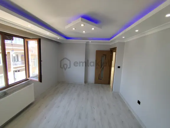 Ülgen İnşaattan Sultangazi Zübeyde Hanım Mahallesinde 2+1 Kiralık 3.kat 2